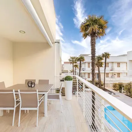 Elegante Con Piscina A Lido di Jesolo