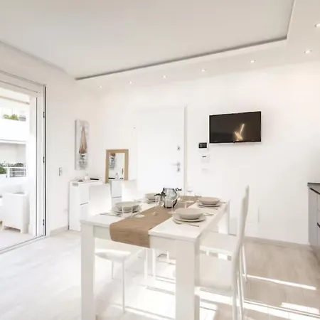 Elegante Con Piscina A شقة
